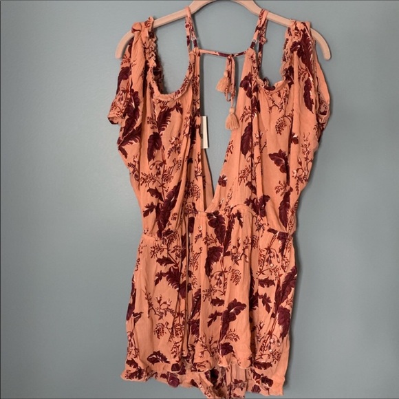 NWT- Top Shop Floral Romper. Size Large - Picture 6 of 6